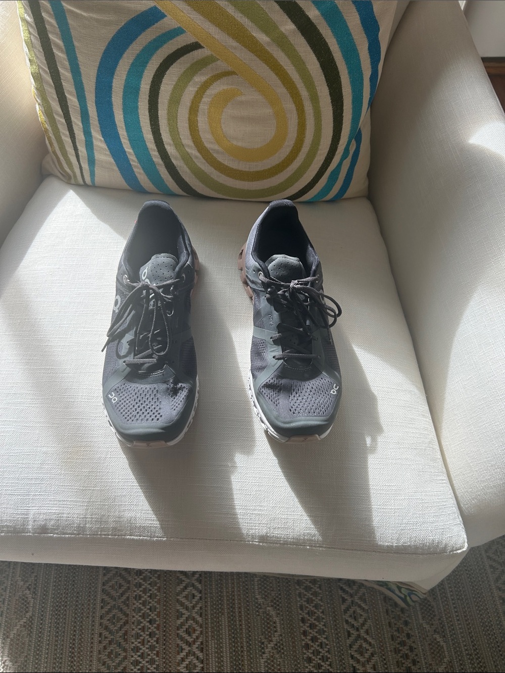 Women’s like new On Cloud size 8.5